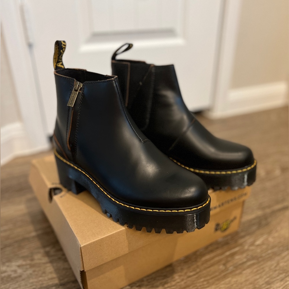 Dr. Martens Rometty II Chelsea Boot